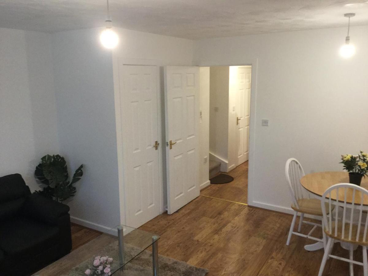 Quiet Residential Area Within Easy Reach Of Town Apartment Manchester Ngoại thất bức ảnh