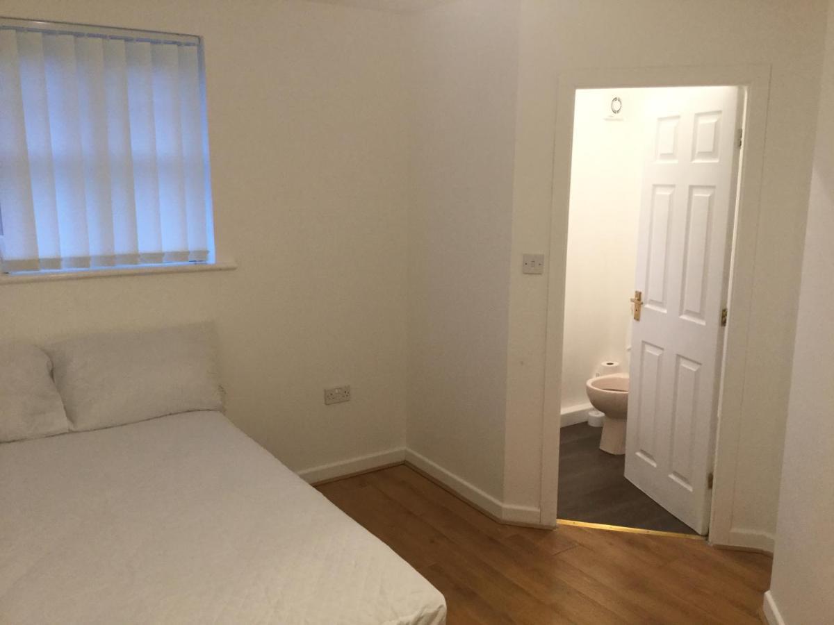 Quiet Residential Area Within Easy Reach Of Town Apartment Manchester Ngoại thất bức ảnh