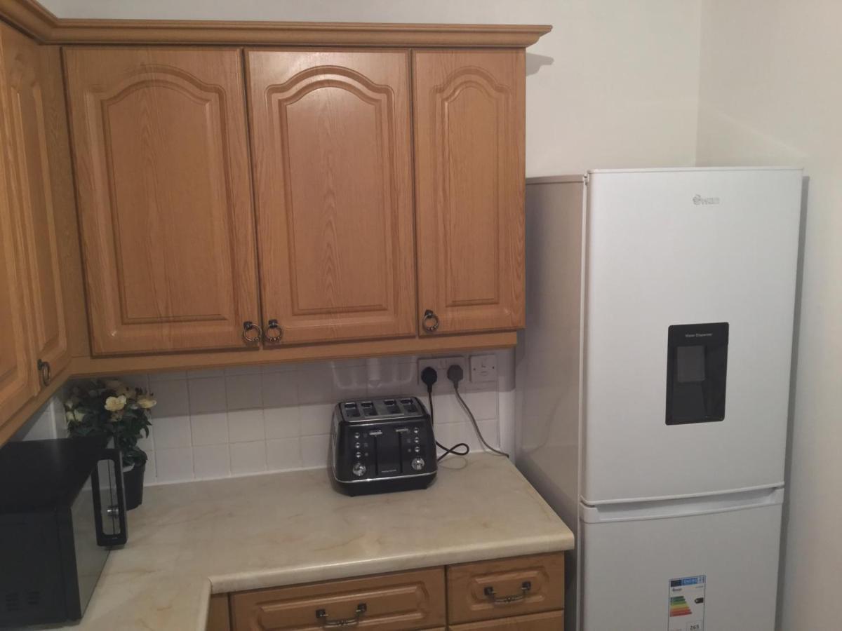 Quiet Residential Area Within Easy Reach Of Town Apartment Manchester Ngoại thất bức ảnh