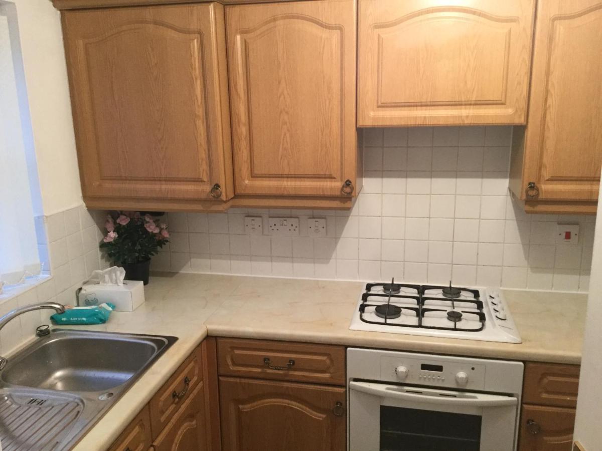 Quiet Residential Area Within Easy Reach Of Town Apartment Manchester Ngoại thất bức ảnh