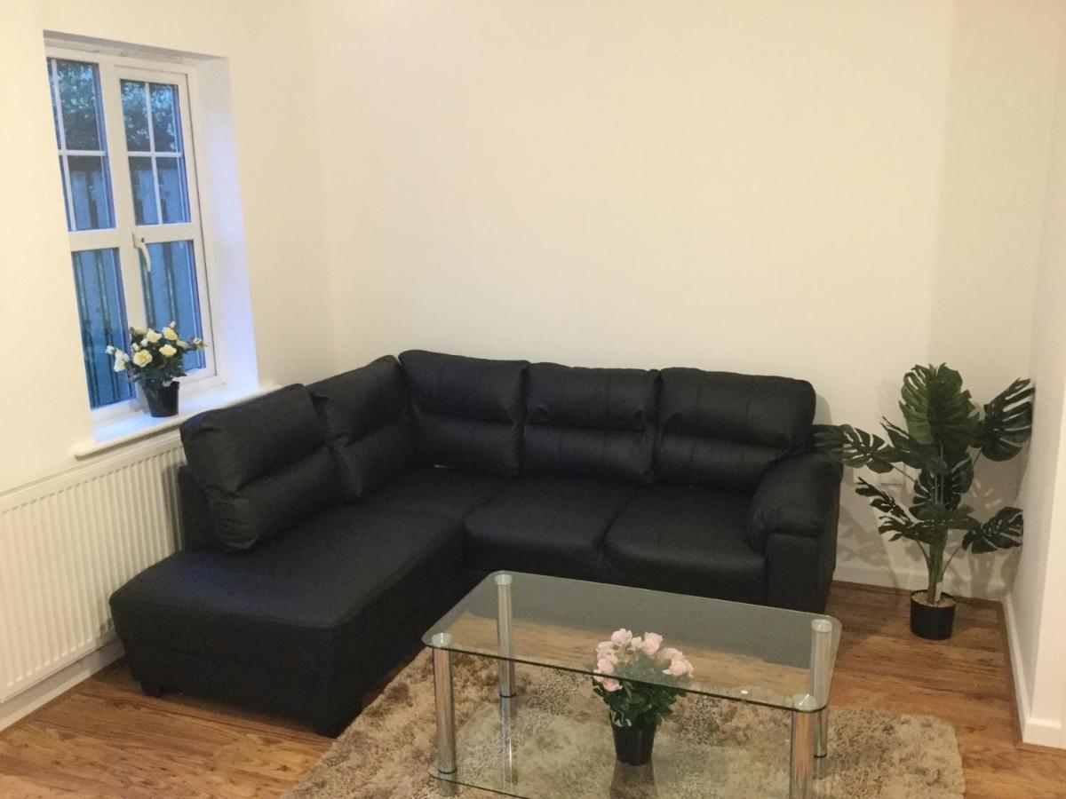 Quiet Residential Area Within Easy Reach Of Town Apartment Manchester Ngoại thất bức ảnh
