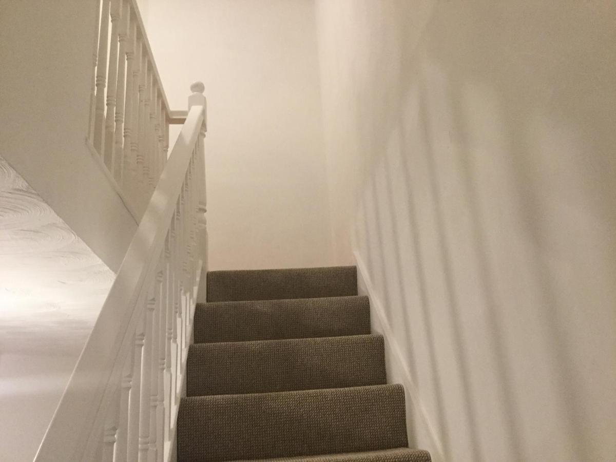 Quiet Residential Area Within Easy Reach Of Town Apartment Manchester Ngoại thất bức ảnh