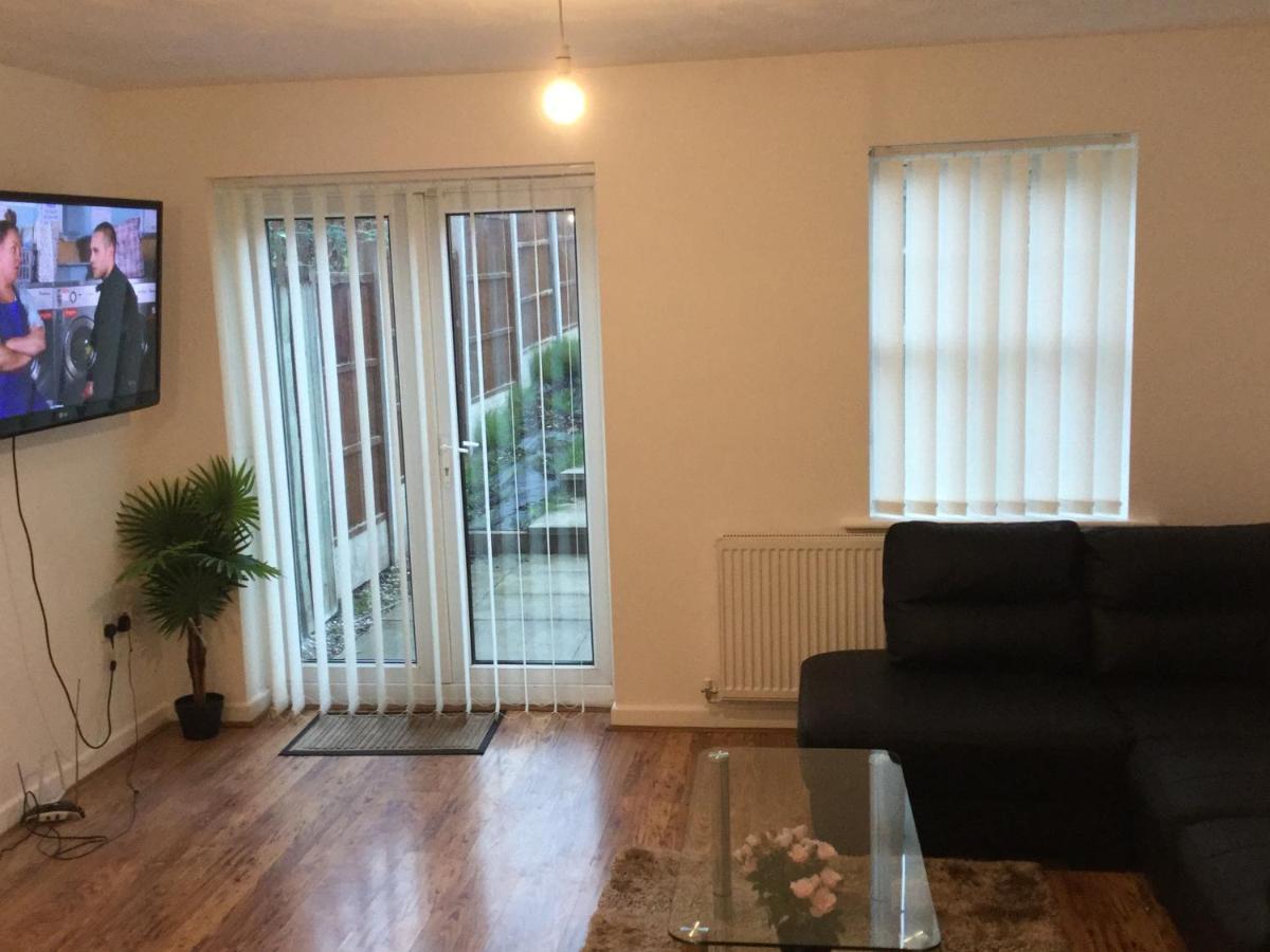 Quiet Residential Area Within Easy Reach Of Town Apartment Manchester Ngoại thất bức ảnh